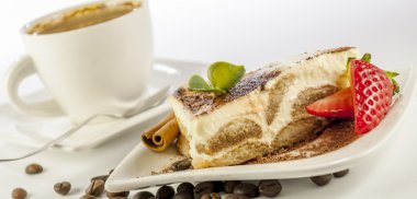 beyaz zemin üzerine tiramisu