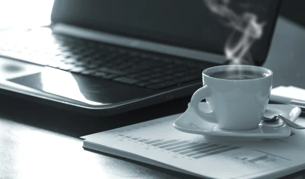 Kaffe och laptop — Stockfoto