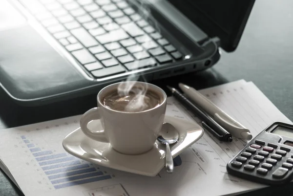Kaffee und Laptop — Stockfoto