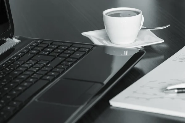 Kaffee und Laptop — Stockfoto