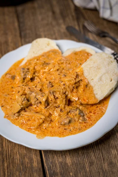 Goulash Tradicional Szeged Com Repolho Carne Bolinho Massa Checo — Fotografia de Stock