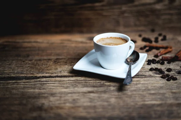 Weiße Porzellantasse Kaffee Auf Holzgrund — Stockfoto