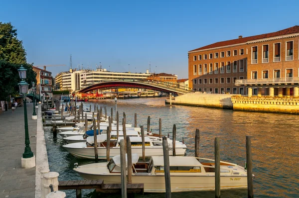 Venedig arkitektur och båtar — Stockfoto