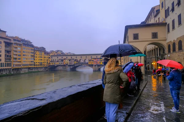 Prosinec 2021 Florencie Itálie Pohled Florencii Ponte Vecchio Deštivém Dni — Stock fotografie