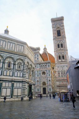 december 2021 Florence, Italy: Dome of Santa Maria del Fiore, Battistero di San Giovanni, Piazza San Giovanni, and tourists sightseeing. 