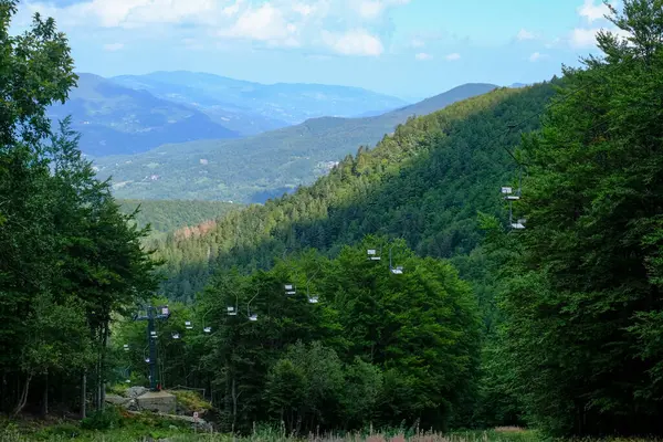 Elevador Cadeiras Através Das Montanhas Céu Nublado Parque Nacional Appennino — Fotografia de Stock