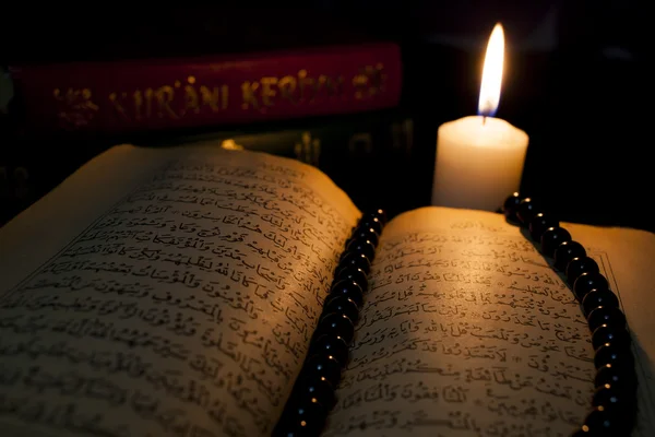 Quran Books And Candle — Stock Photo, Image