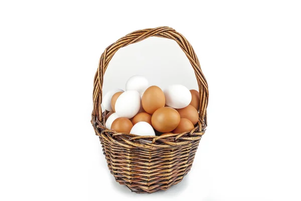 Jaja w koszyku — Zdjęcie stockowe