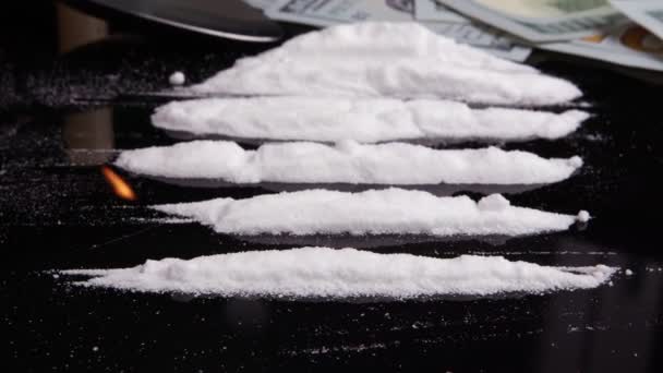 Cocaína Snifada Tiro Cocaína Roncou Vidro Preto Através Rolou Nota — Vídeo de Stock