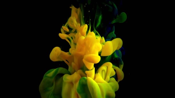 Kolorowe Tło Atramentu Niebieski Żółty Zielony Tusz Splash Wodzie Czarnym — Wideo stockowe