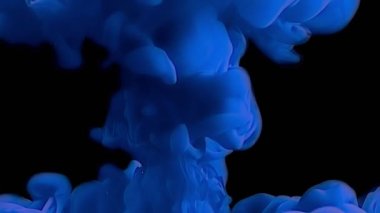 Siyah arkaplanda suya mavi mürekkep sıçramış.