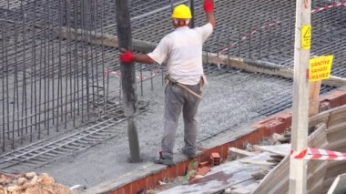 Ağır İnşaat Beton Dökümü. Güçlendirilmiş beton yapıların üretimi. Güçlendirilmiş beton ürünleri üretimi. Aktif inşaat alanında orta ölçekli beton döküm..