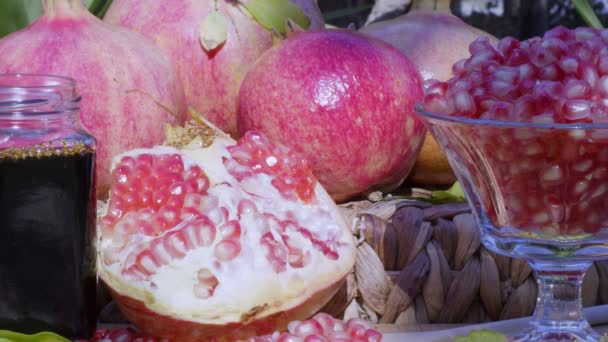 Granaatappel Verdeeld Gedispergeerd Sap Geperst Granaatappel Fruit Tafel Tuin — Stockvideo