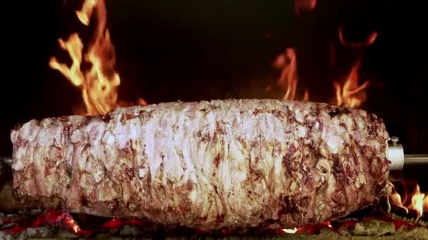 Doner Meat Close Features Mound Doner Meat Skewer Fire Cooking — Stock Video