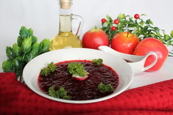 Sopa de verduras con remolacha roja — Foto de Stock