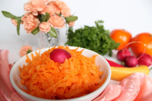 Salada com cenouras — Fotografia de Stock