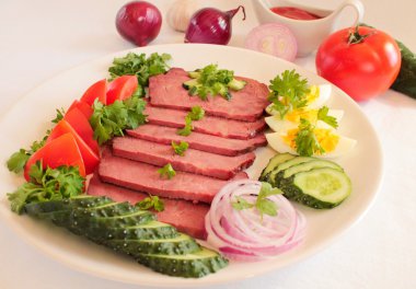 kızarmış et ve sebze