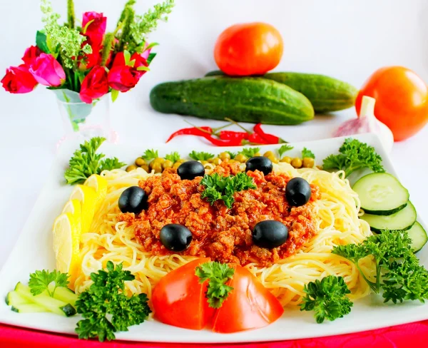 Vermicelli met gehakt vlees van tomaten saus — Stockfoto