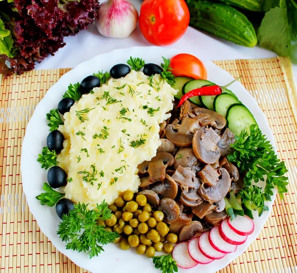 Fried mushrooms with mashed potatoes — Stock Photo, Image