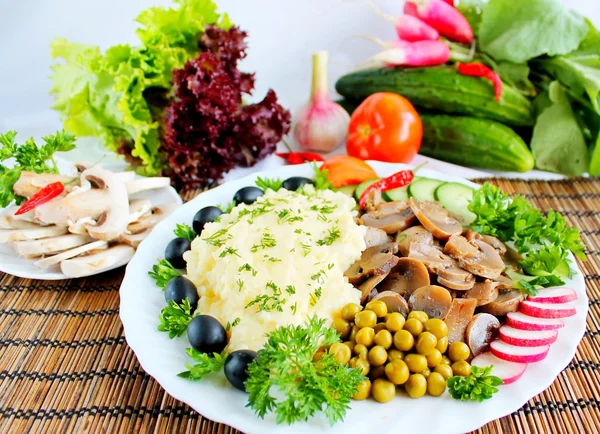 Kızarmış yağlı mantar patates püresi ile