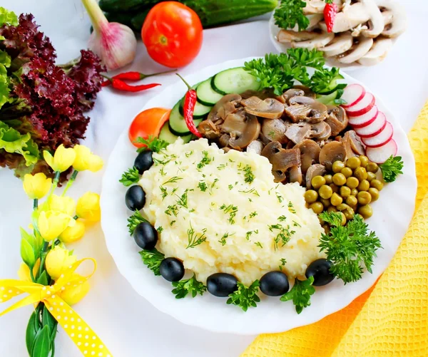 Kızarmış yağlı mantar patates püresi ile