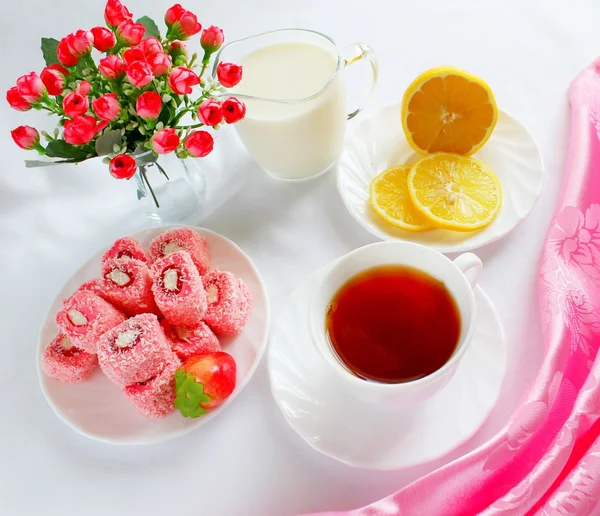 Tee mit Ost-Bonbons - lukum — Stockfoto