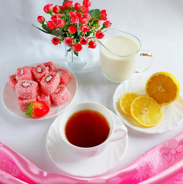 Tea with east sweets - lukum — Stock Photo, Image