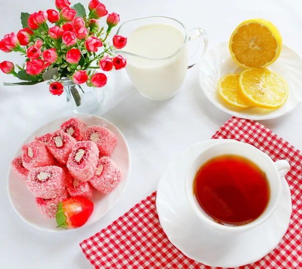 Tea with east sweets - lukum — Stock Photo, Image