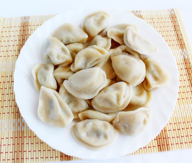 vareniks lapa Odalar ve patates ile