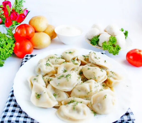 Vareniks con sale poltiglia e patate — Foto Stock