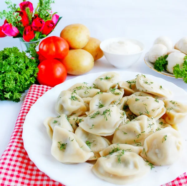 Varenirs with mush rooms and potatoes — Stock Photo, Image