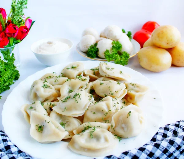 Varenirs met mush kamers en aardappelen — Stockfoto