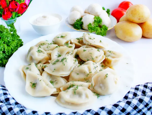 Varenirs met mush kamers en aardappelen — Stockfoto