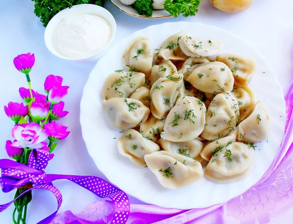 Vareniks mit Pilzen und Kartoffeln — Stockfoto