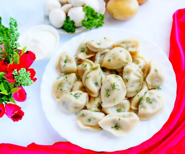 Vareniks with mush rooms and potatoes — Stock Photo, Image