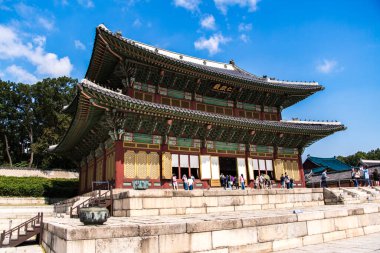 SEOUL, Güney Kore - 14 OT 2019: Seul, Güney Kore 'deki Changdeokgung Sarayı