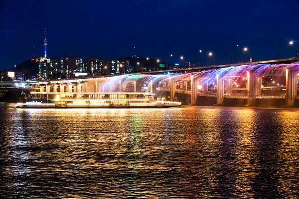 Seoul Korea Sep 2019 Plavba Řece Han Duhová Kašna Mostě — Stock fotografie