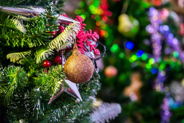 Noel Ağacı Dekorasyon Işıklar — Stok fotoğraf