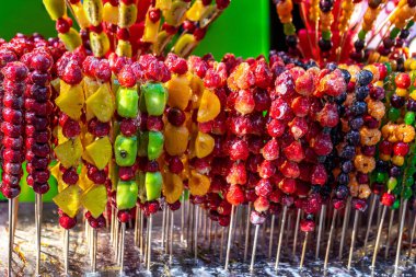 Tang hulu ya da Çin şeker kaplı meyve sopa. Çin kış snack