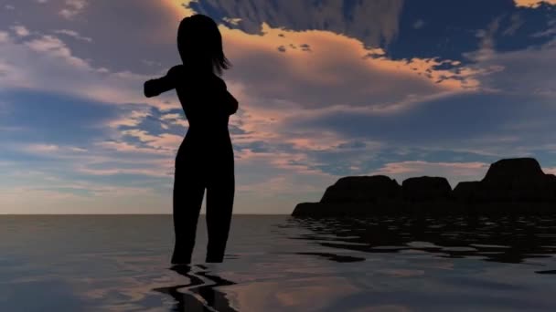 Donna sulla spiaggia al tramonto - silhouette — Video Stock