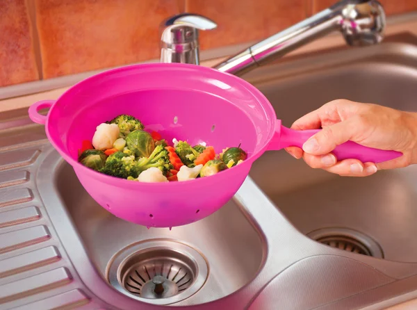 Vegetables on a pink colander. — Stock Photo, Image