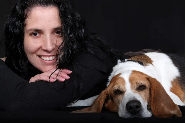 Bayan & köpeğini (beagle)