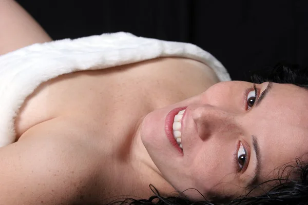 güzel yüzünü gülümseyen kız