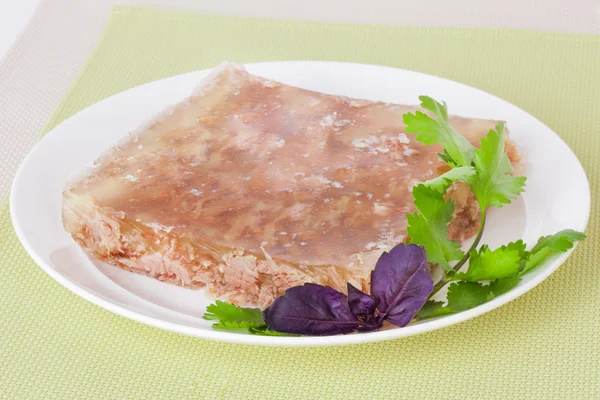 Gelatina en un plato con albahaca —  Fotos de Stock