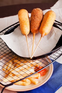 korndog patates kızartması ile