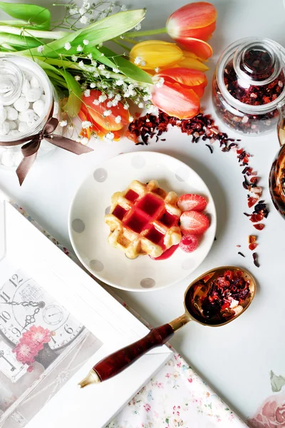 Viennese wafers with strawberry syrup — Stock Photo, Image