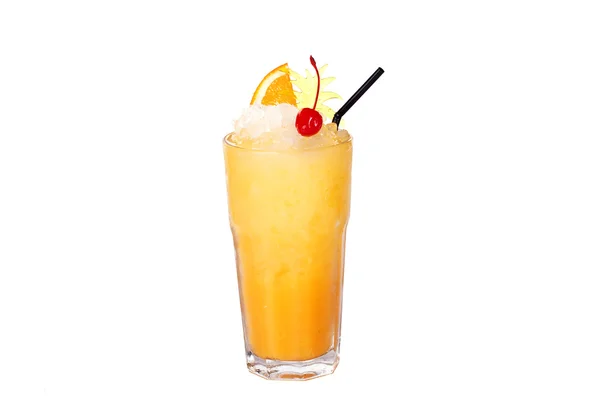 Cocktail med orange och körsbär — Stockfoto