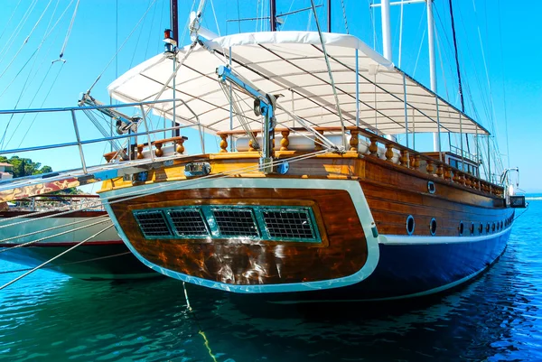 Obraz piękną łodzią w Morze Adriatyckie — Zdjęcie stockowe
