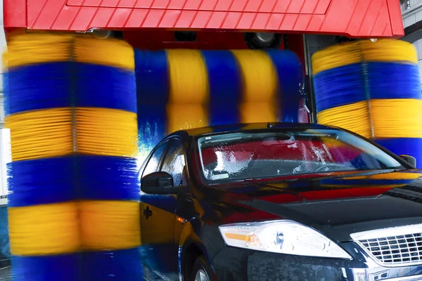 arabanın içinde otomatik araç yıkama.