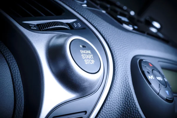 Start stop tändning-knappen i bil, fordon. Stockbild